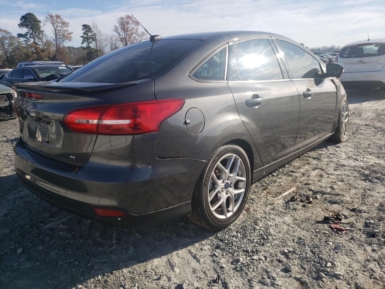 Photo 4 from auction – 2015 FORD FOCUS SE with VIN 1FADP3F2XFL319376