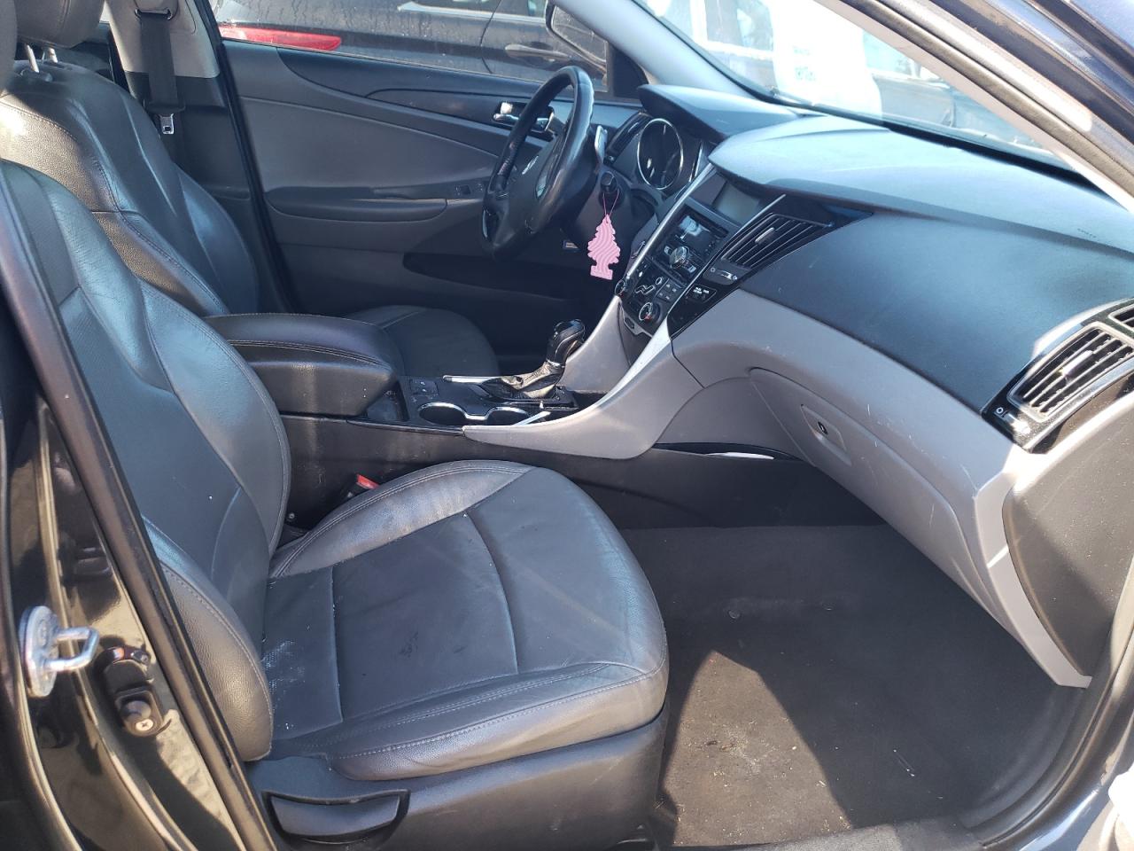 Photo 5 from auction – 2011 HYUNDAI SONATA SE with VIN 5NPEC4AB1BH192538