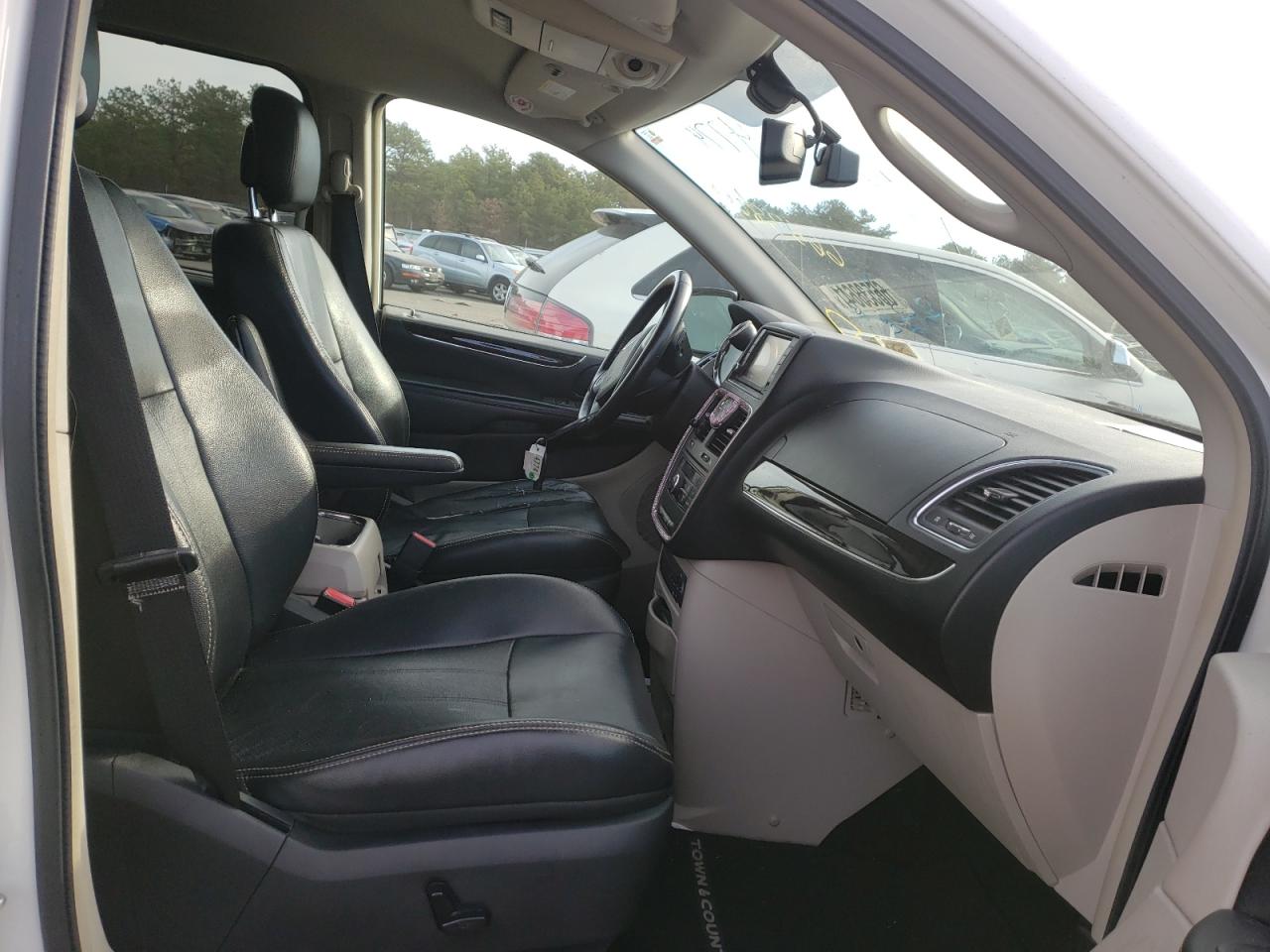 Photo 5 from auction – 2011 CHRYSLER TOWN & COU with VIN 2A4RR8DG7BR782237