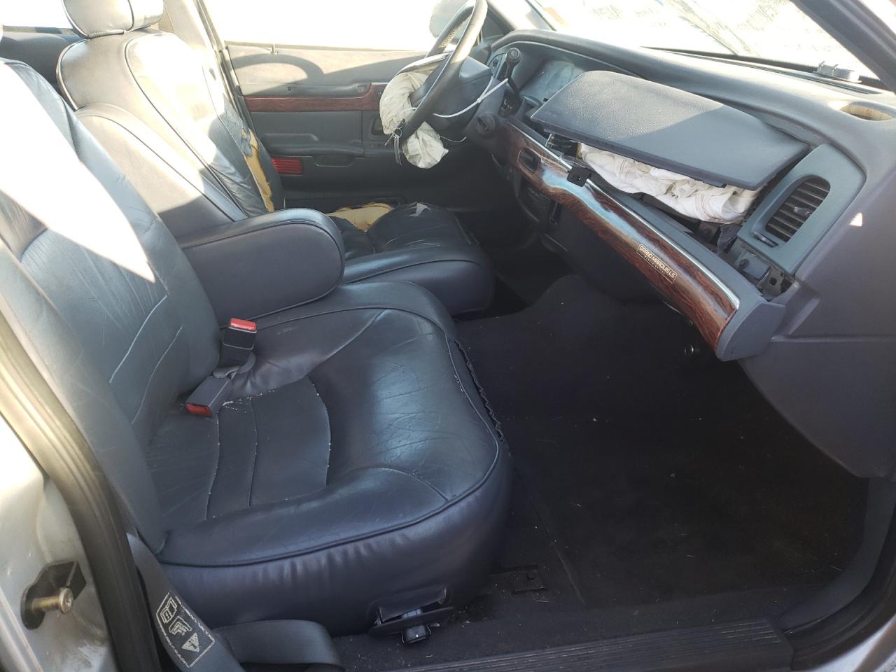 Photo 5 from auction – 2002 MERCURY GRAND MARQ with VIN 2MEFM75WX2X653782