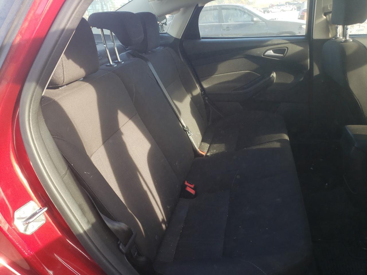 Photo 6 from auction – 2016 FORD FOCUS SE with VIN 1FADP3F2XGL249475