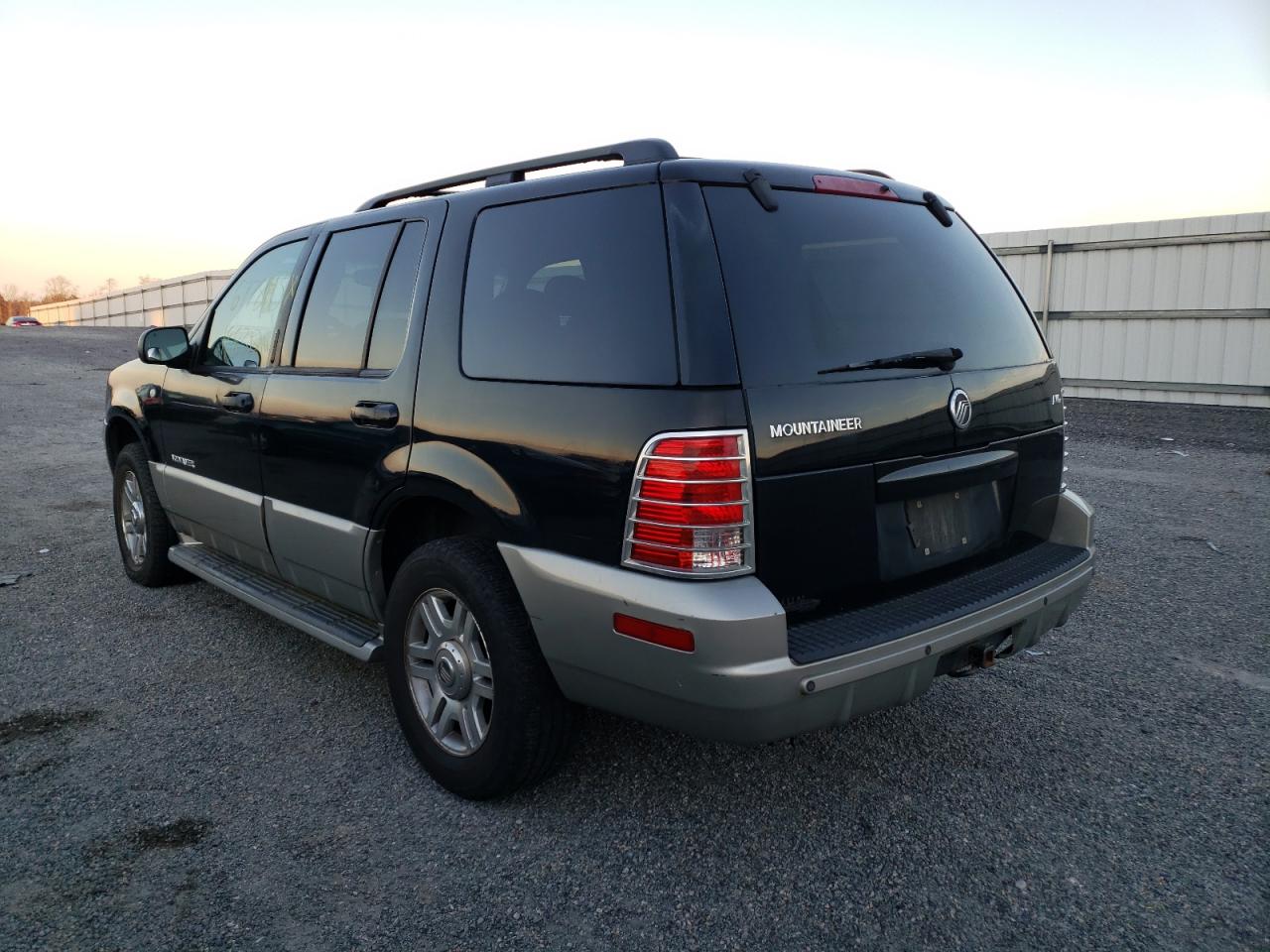 Photo 3 from auction – 2003 MERCURY MOUNTAINEE with VIN 4M2DU86K63UJ12810