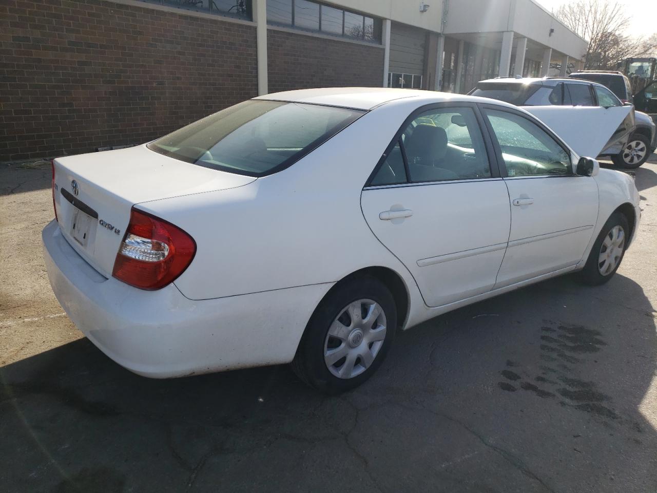 Photo 4 from auction – 2002 TOYOTA CAMRY LE with VIN 4T1BE32K22U067118