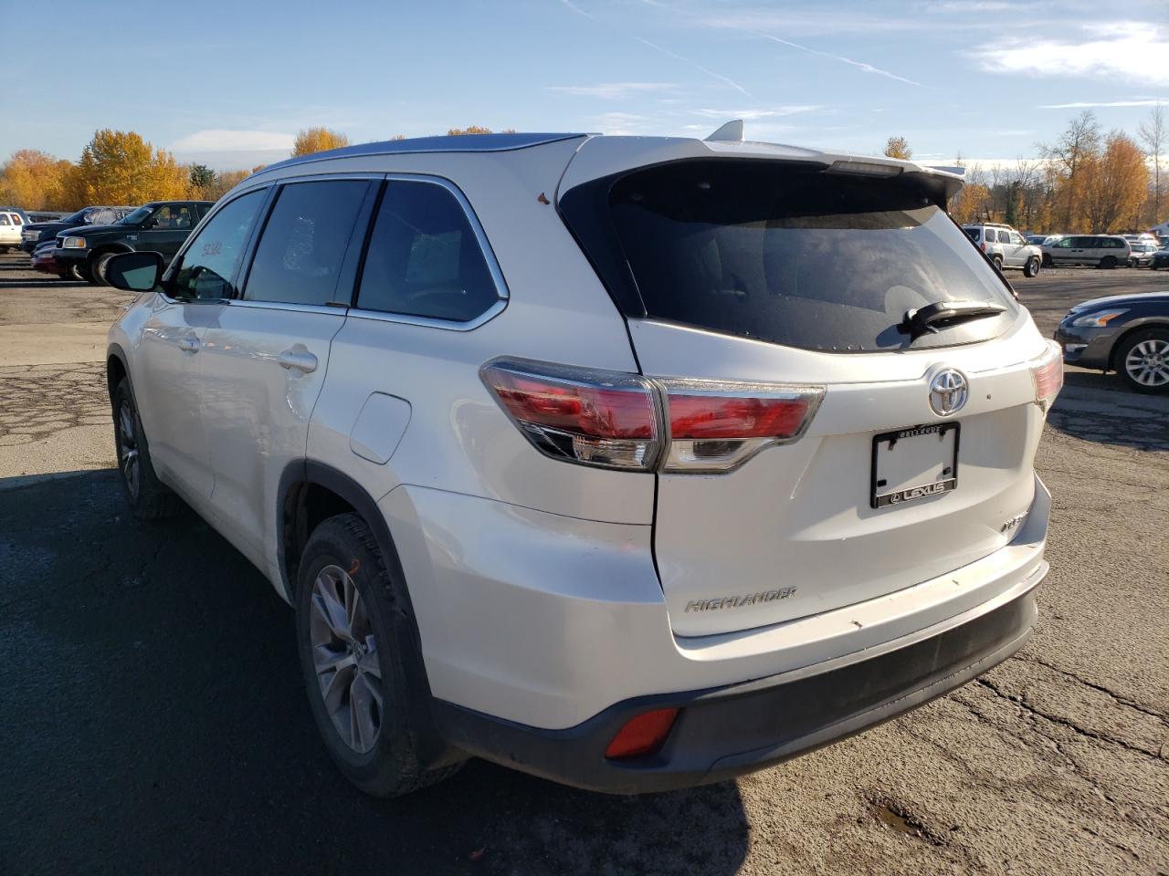 Photo 3 from auction – 2014 TOYOTA HIGHLANDER with VIN 5TDJKRFH2ES037331