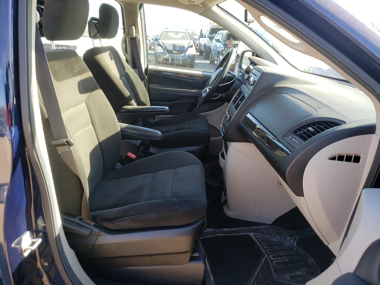 Photo 5 from auction – 2016 DODGE GRAND CARA with VIN 2C4RDGBG5GR227537
