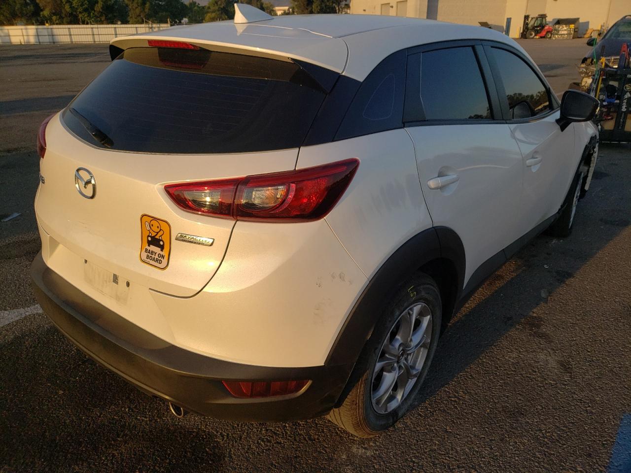 Photo 4 from auction – 2019 MAZDA CX-3 SPORT with VIN JM1DKDB77K1460864