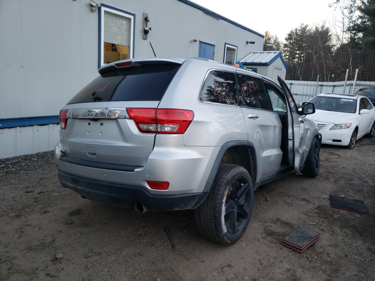 Photo 4 from auction – 2012 JEEP GRAND CHER with VIN 1C4RJFAG7CC220077