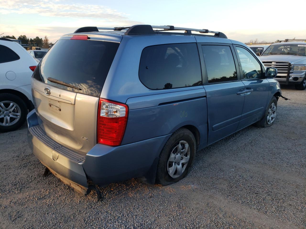 Photo 4 from auction – 2007 KIA SEDONA with VIN KNDMB233676183201