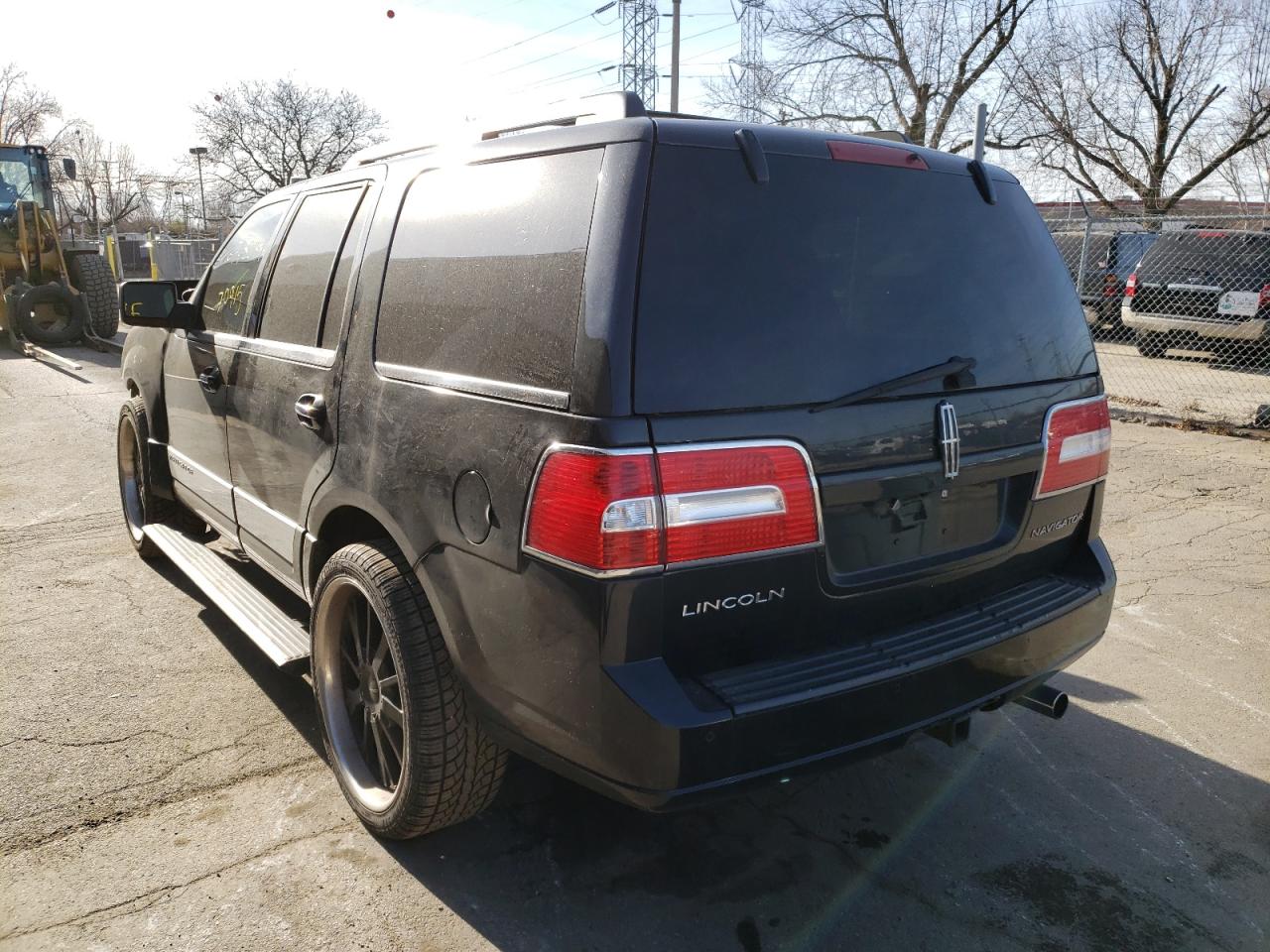 Photo 3 from auction – 2012 LINCOLN NAVIGATOR with VIN 5LMJJ2H50CEL07570