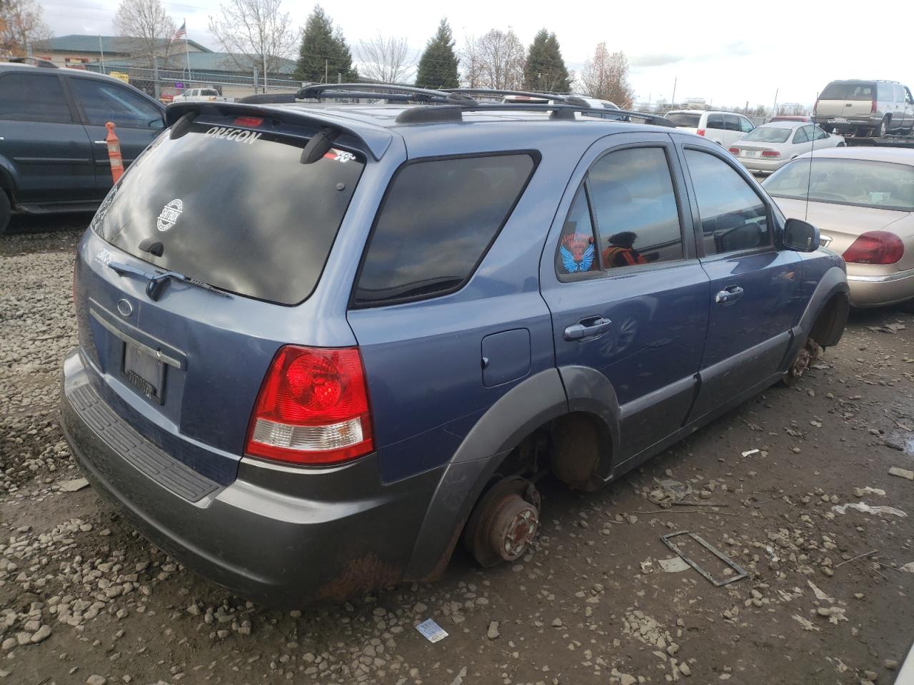 Photo 4 from auction – 2005 KIA SORENTO EX with VIN KNDJC733155400945