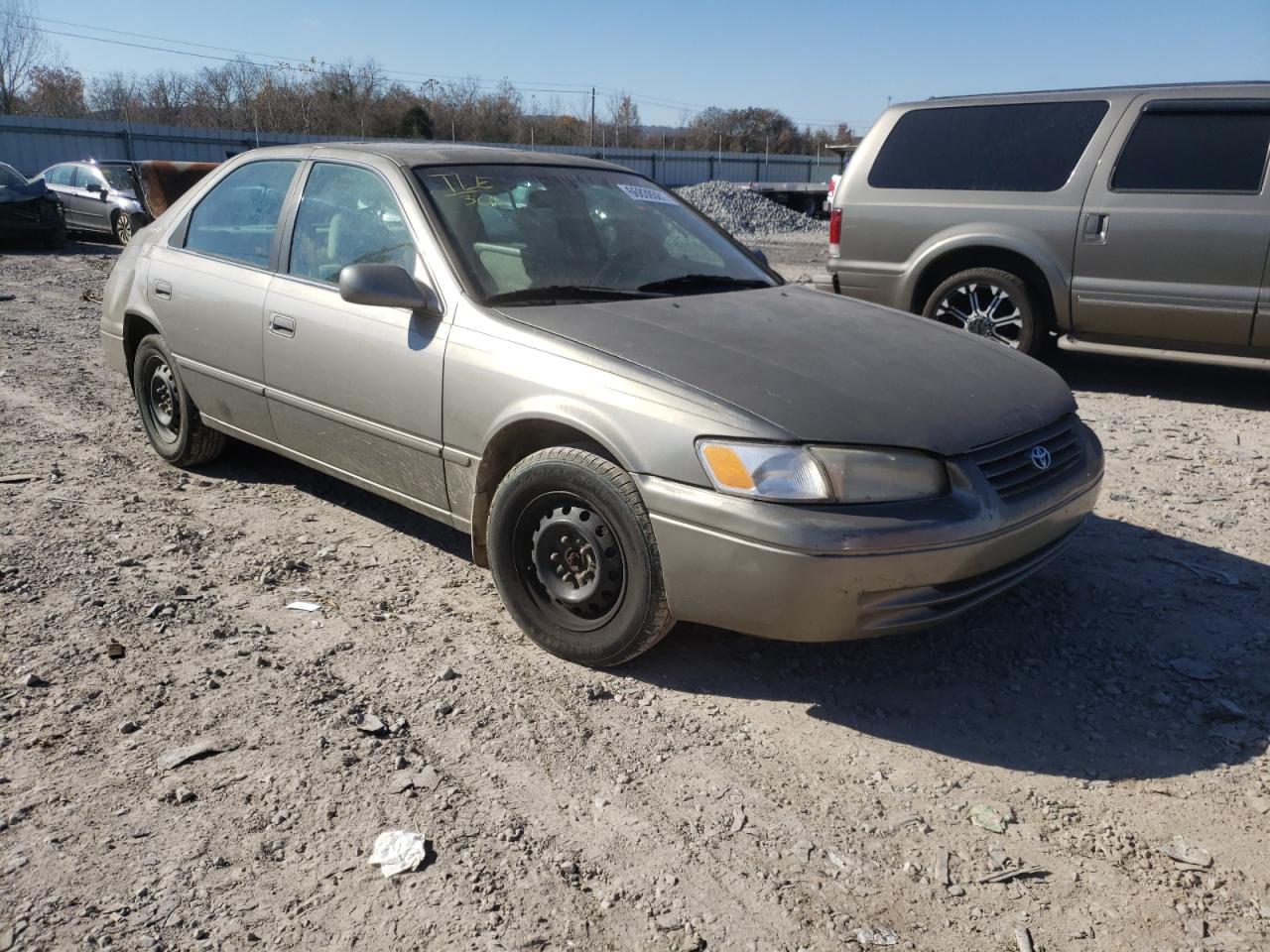 TOYOTA CAMRY CE 1997 with VIN 4T1BG22K4VU032928 - Photo from auction