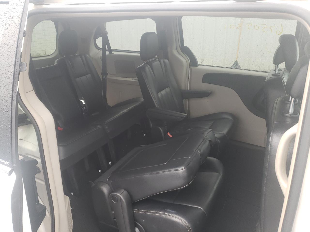 Photo 6 from auction – 2013 CHRYSLER TOWN & COU with VIN 2C4RC1BG5DR706391