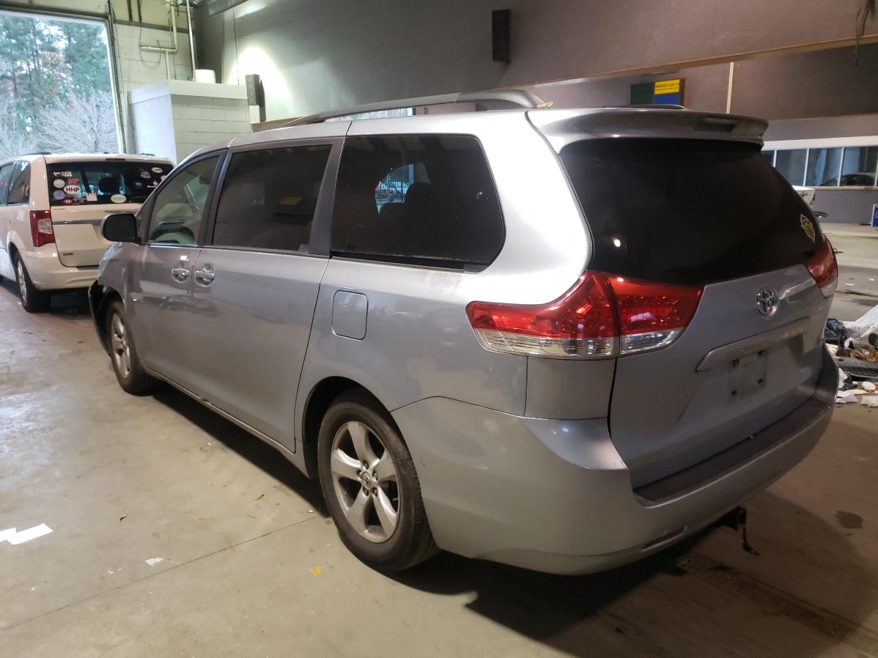 Photo 3 from auction – 2011 TOYOTA SIENNA LE with VIN 5TDKK3DC0BS091988
