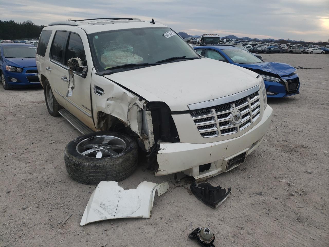 CADILLAC ESCALADE L 2011 with VIN 1GYS4BEF0BR137180 - Photo from auction