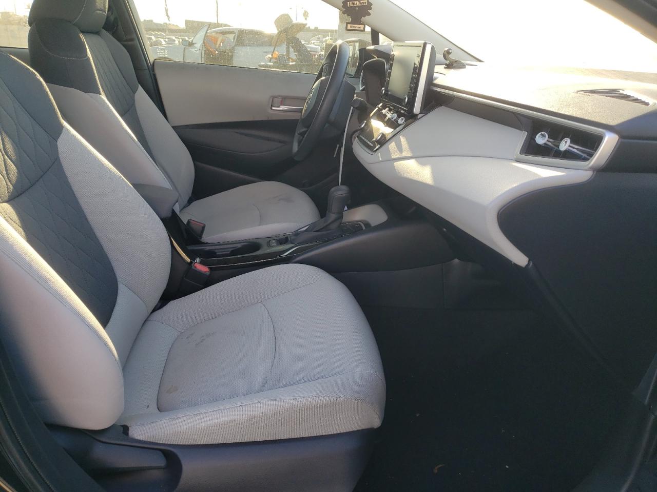 Photo 5 from auction – 2021 TOYOTA COROLLA LE with VIN JTDEPMAE0MJ168532