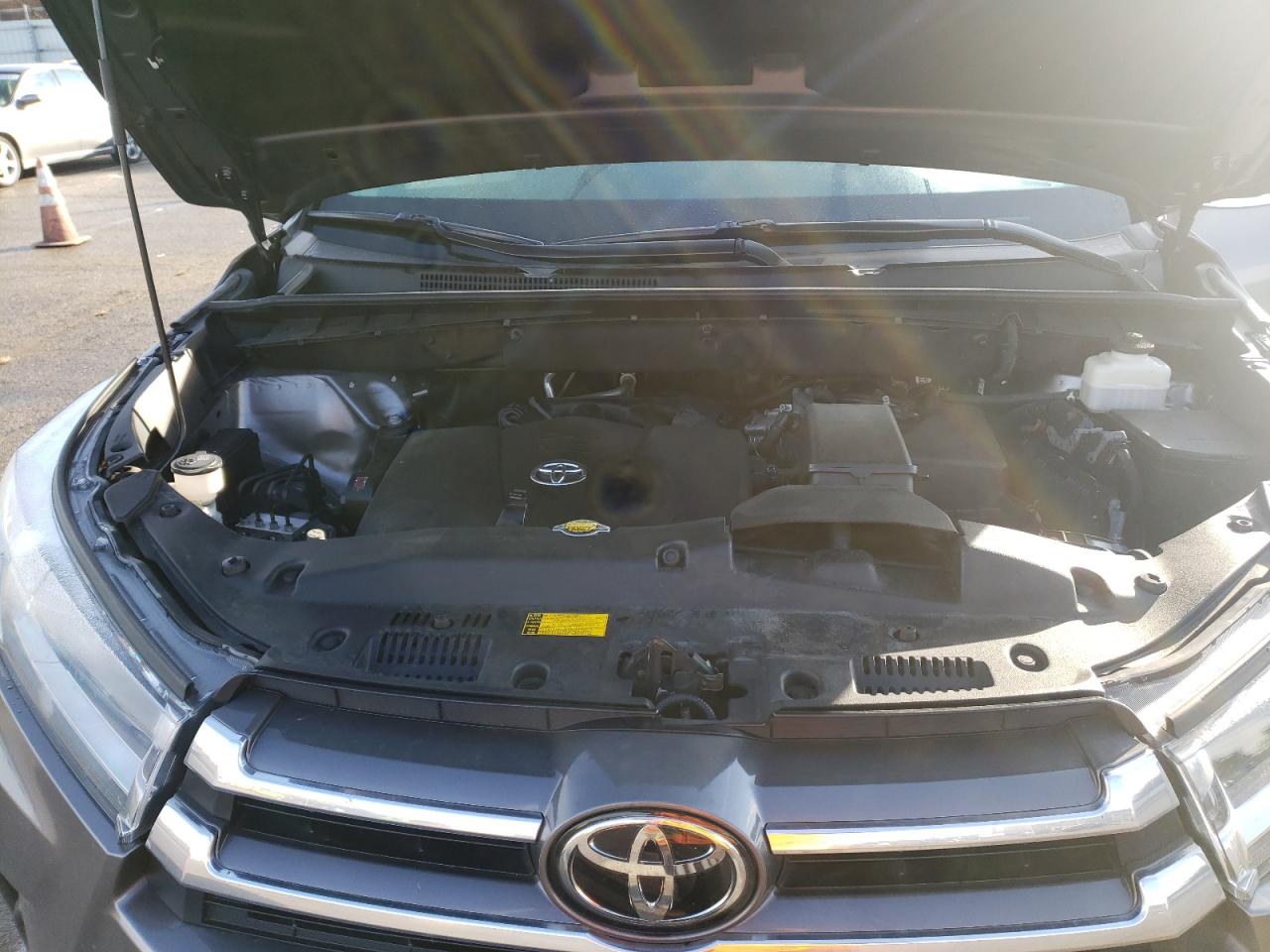 Photo 7 from auction – 2017 TOYOTA HIGHLANDER with VIN 5TDDZRFH5HS362651