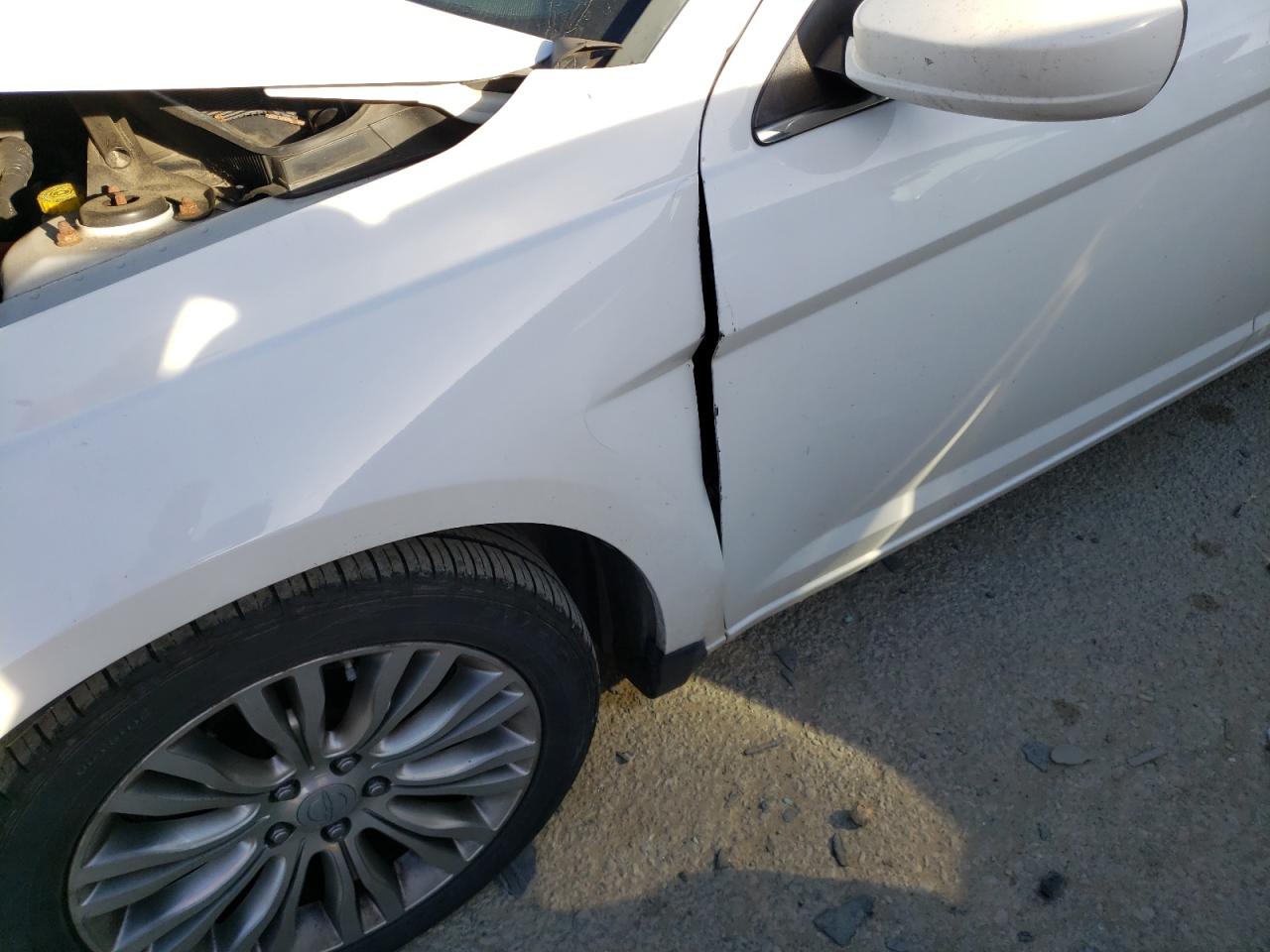 Photo 10 from auction – 2014 CHRYSLER 200 LX with VIN 1C3CCBAB4EN142656