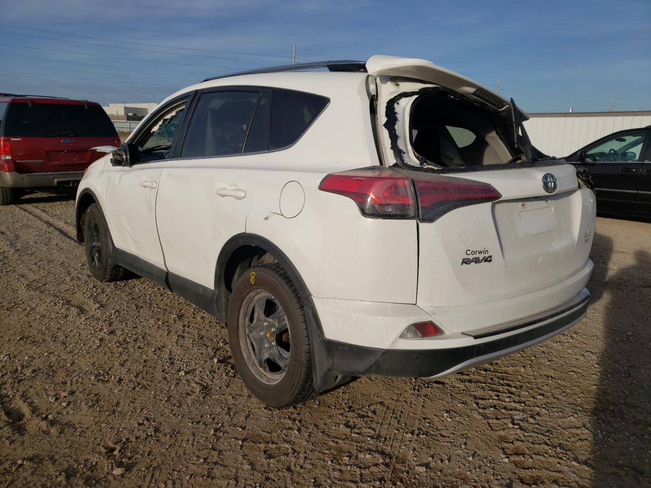 Photo 3 from auction – 2017 TOYOTA RAV4 XLE with VIN JTMRFREV8HD204595
