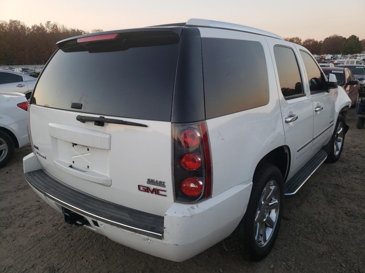 Photo 4 from auction – 2010 GMC YUKON DENA with VIN 1GKUKEEF1AR100647