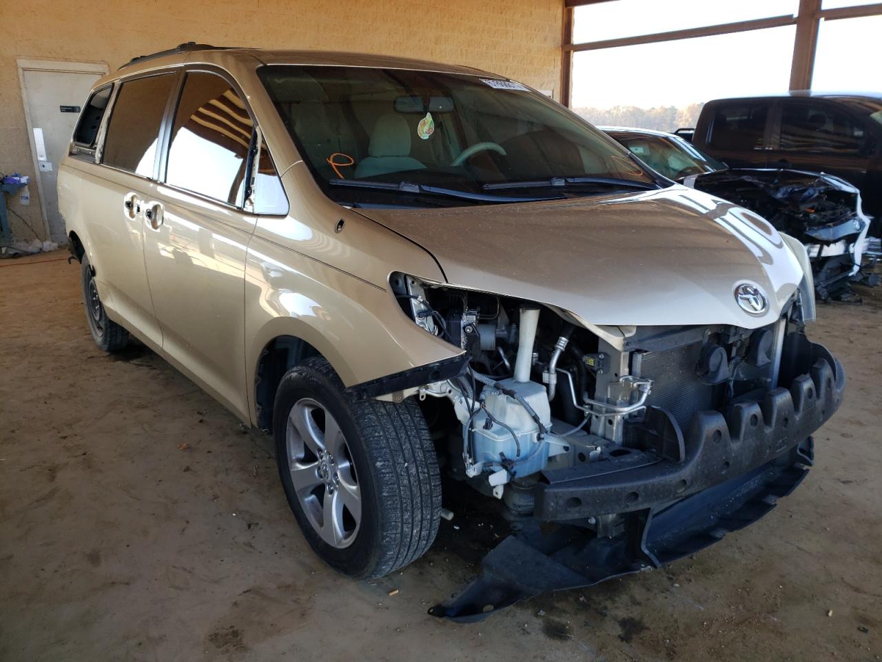 Photo 1 from auction – 2011 TOYOTA SIENNA LE with VIN 5TDKK3DC9BS004279