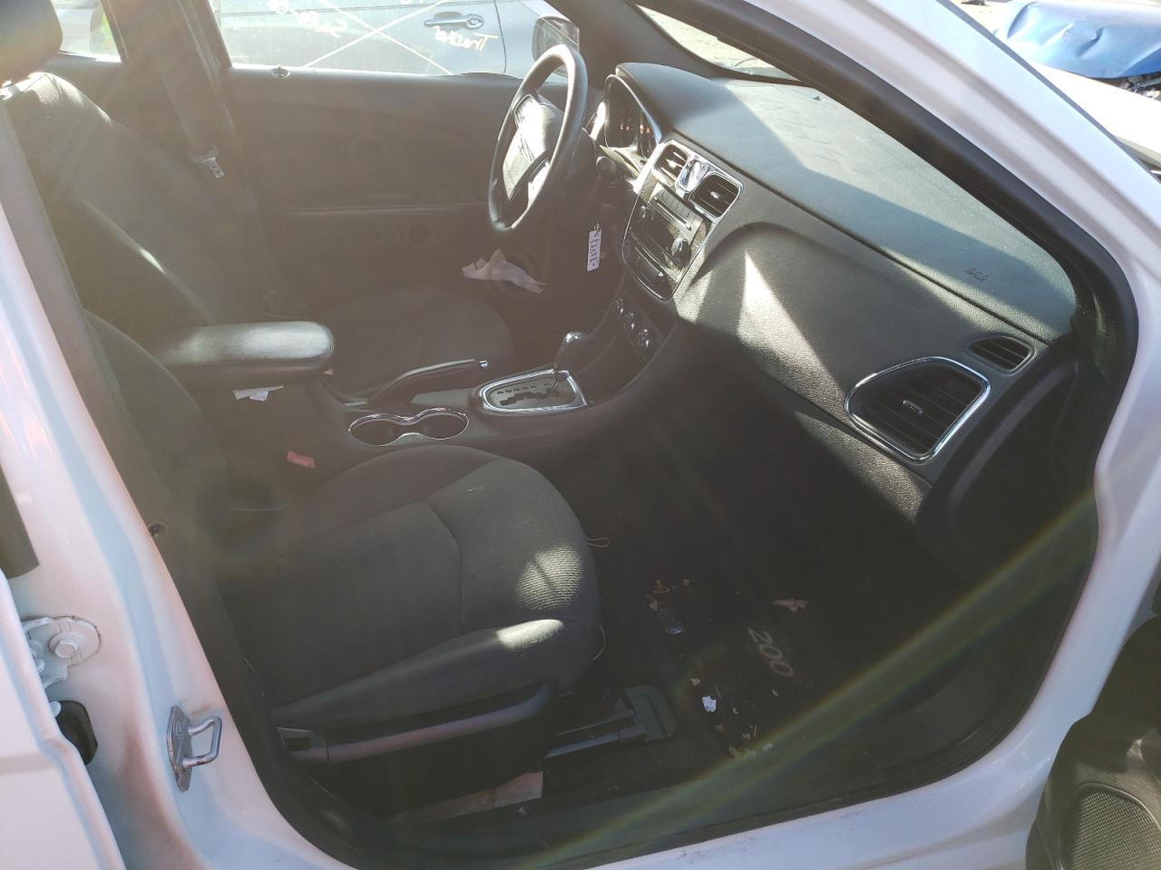 Photo 5 from auction – 2014 CHRYSLER 200 LX with VIN 1C3CCBAB4EN142656