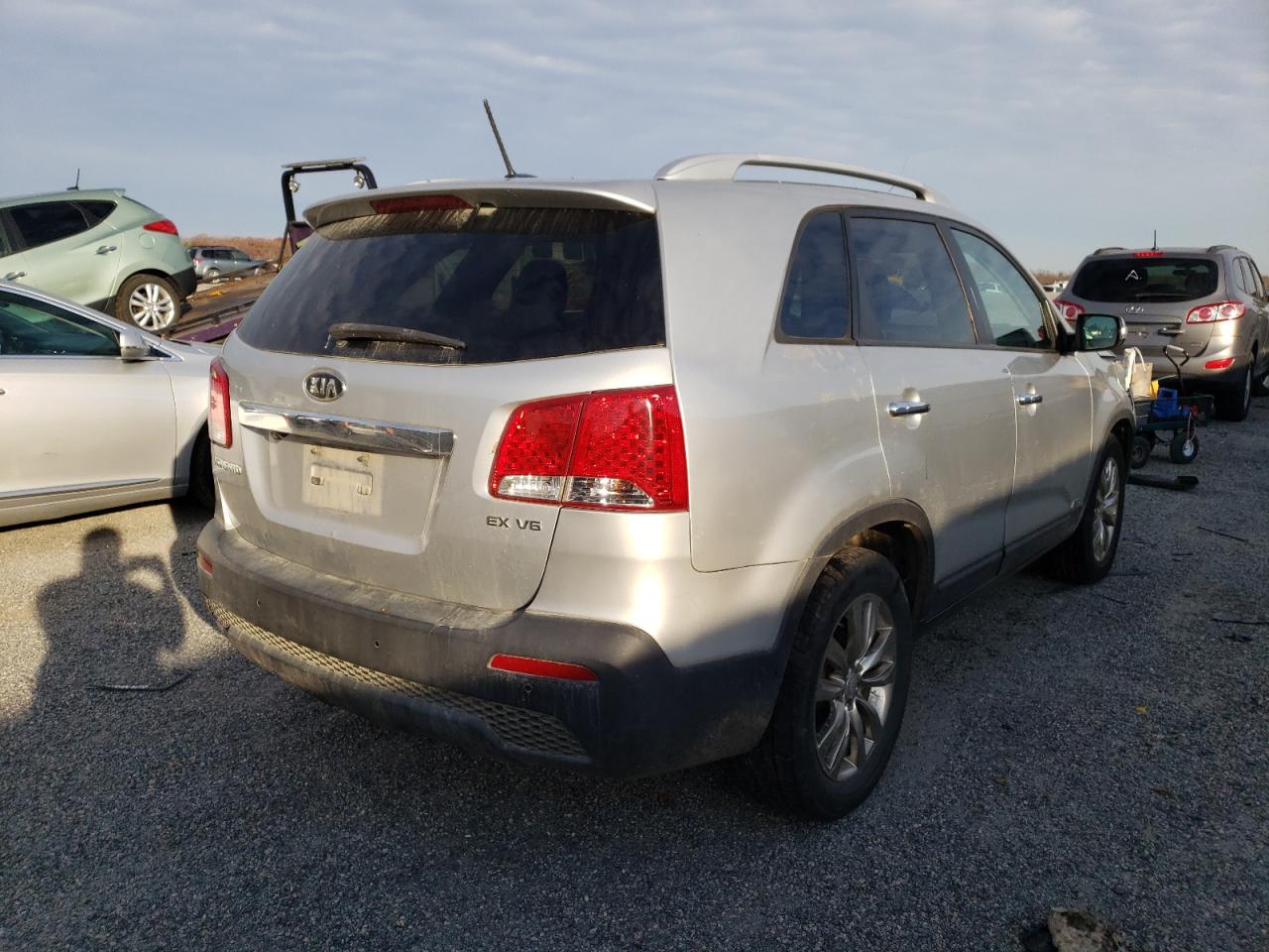 Photo 4 from auction – 2011 KIA SORENTO EX with VIN 5XYKUDA20BG057865