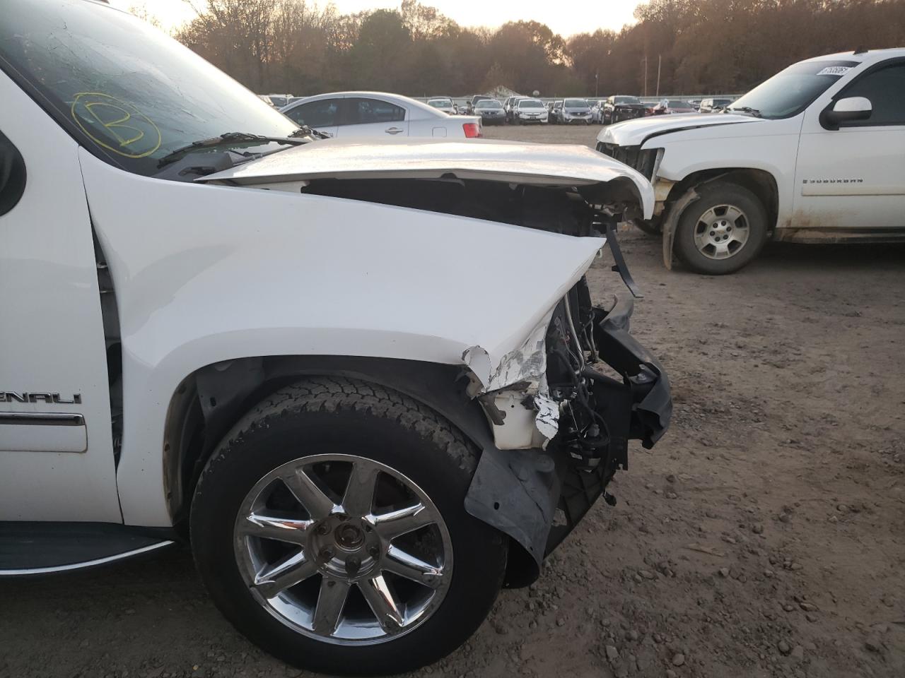 Photo 9 from auction – 2010 GMC YUKON DENA with VIN 1GKUKEEF1AR100647