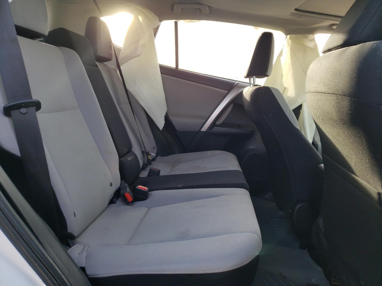 Photo 6 from auction – 2017 TOYOTA RAV4 XLE with VIN JTMRFREV8HD204595