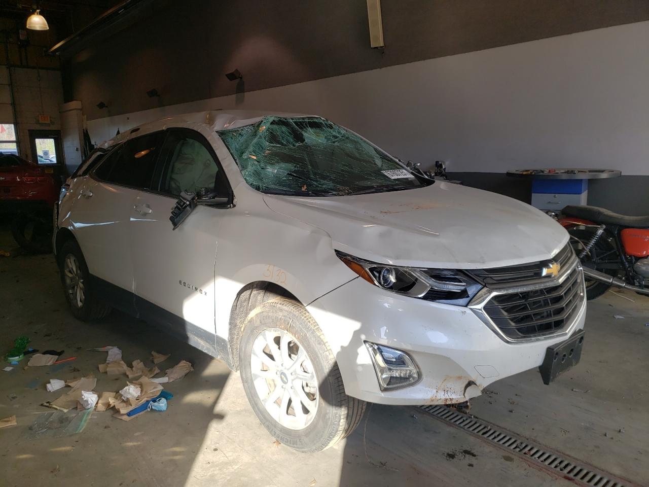 CHEVROLET EQUINOX LT 2018 with VIN 2GNAXJEV2J6232898 - Photo from auction