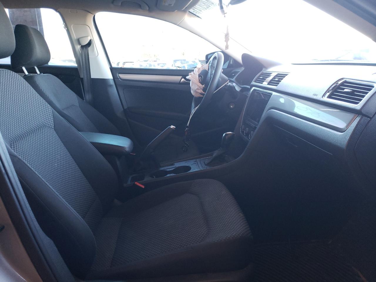 Photo 5 from auction – 2013 VOLKSWAGEN PASSAT S with VIN 1VWAP7A36DC071111