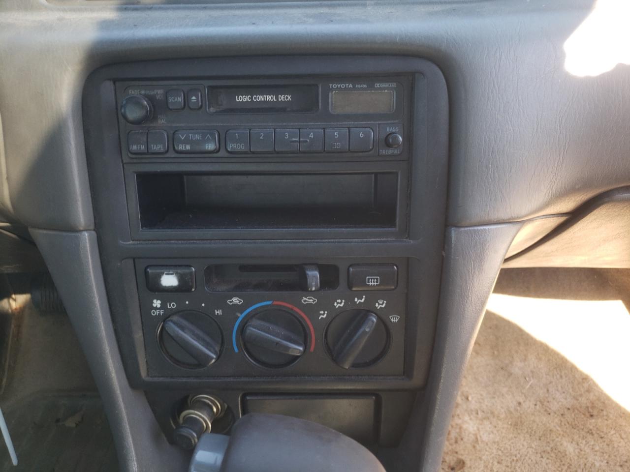 Photo 9 from auction – 1997 TOYOTA CAMRY CE with VIN 4T1BG22K4VU032928