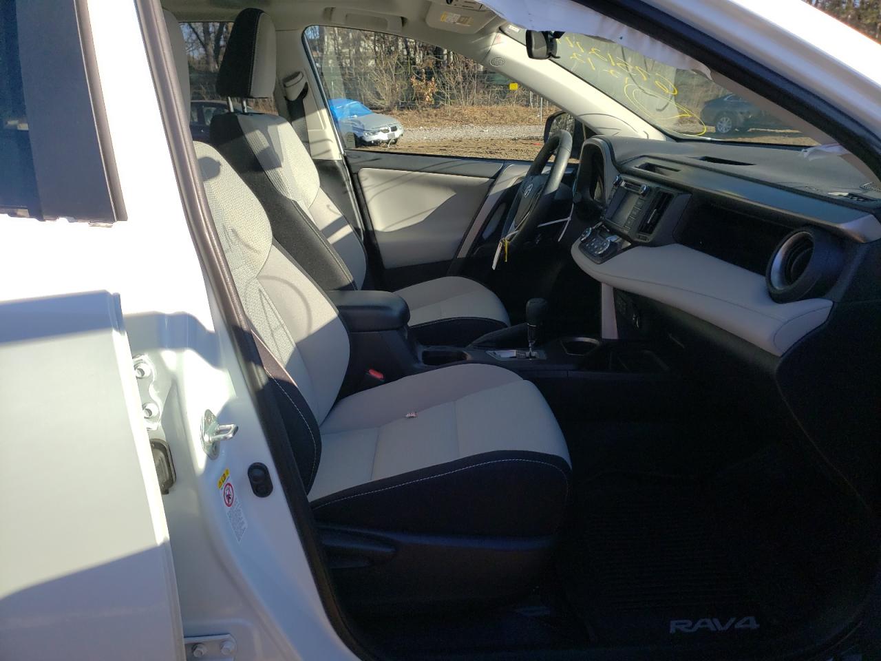 Photo 5 from auction – 2018 TOYOTA RAV4 ADVEN with VIN 2T3RFREV8JW830768