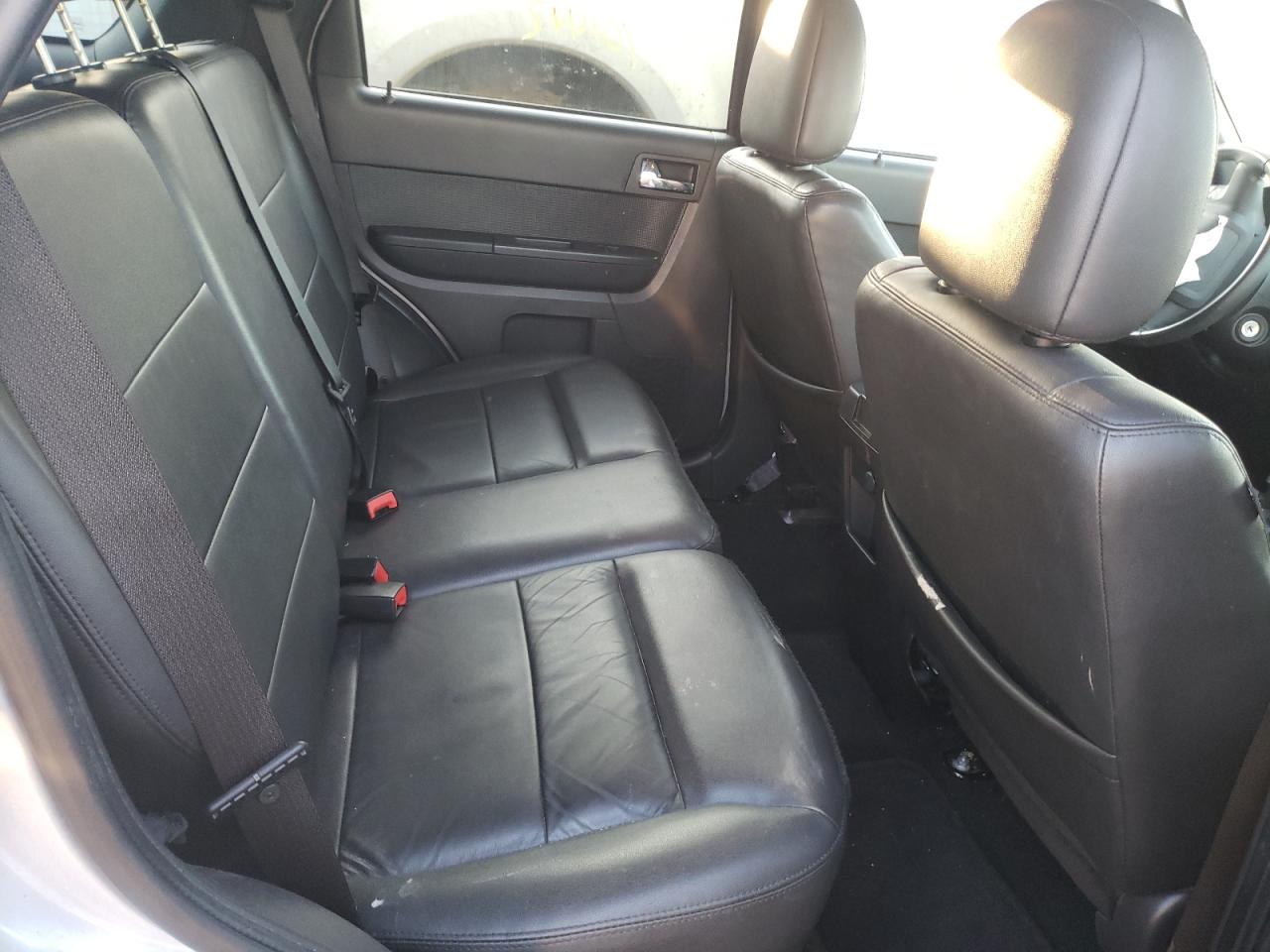 Photo 6 from auction – 2010 FORD ESCAPE LIM with VIN 1FMCU0EG7AKA12879