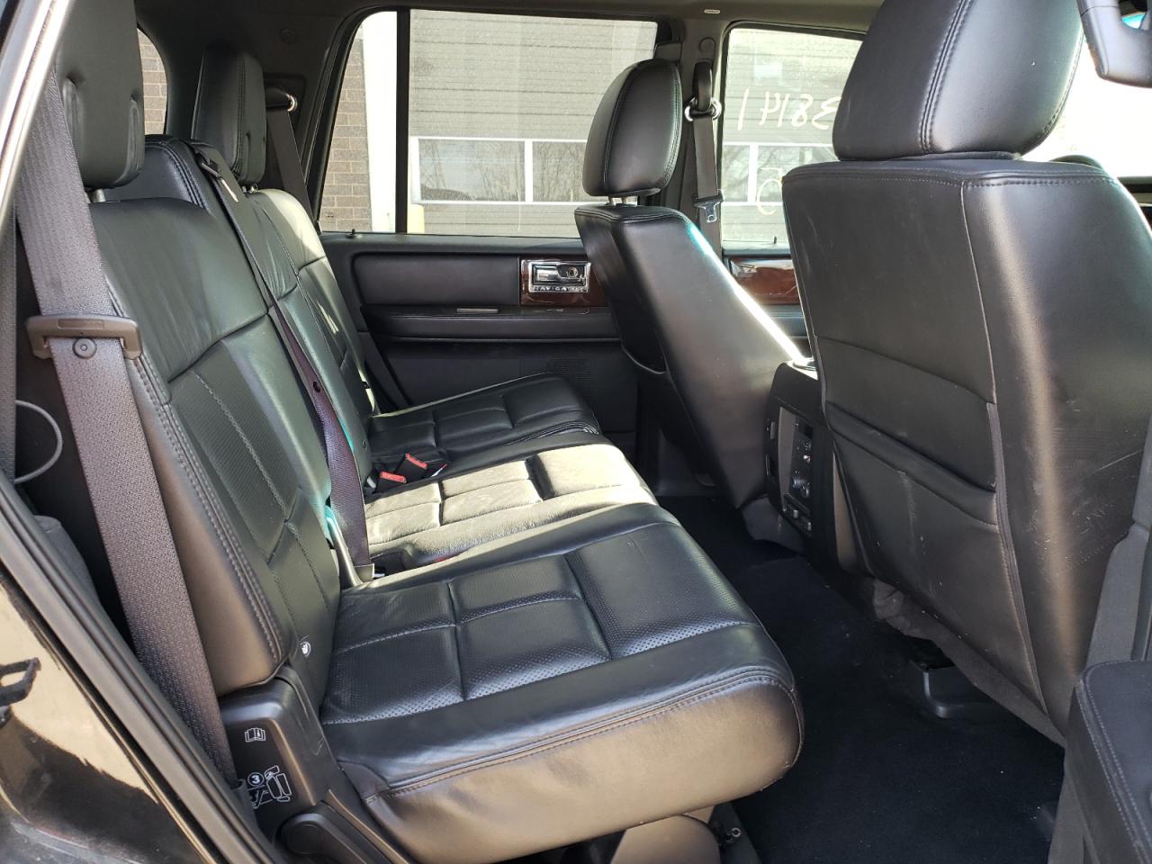 Photo 6 from auction – 2012 LINCOLN NAVIGATOR with VIN 5LMJJ2H50CEL07570