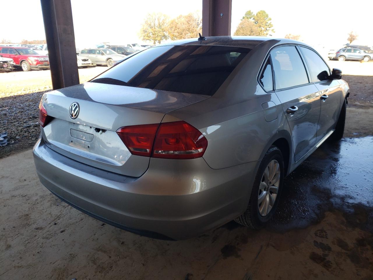 Photo 4 from auction – 2013 VOLKSWAGEN PASSAT S with VIN 1VWAP7A36DC071111