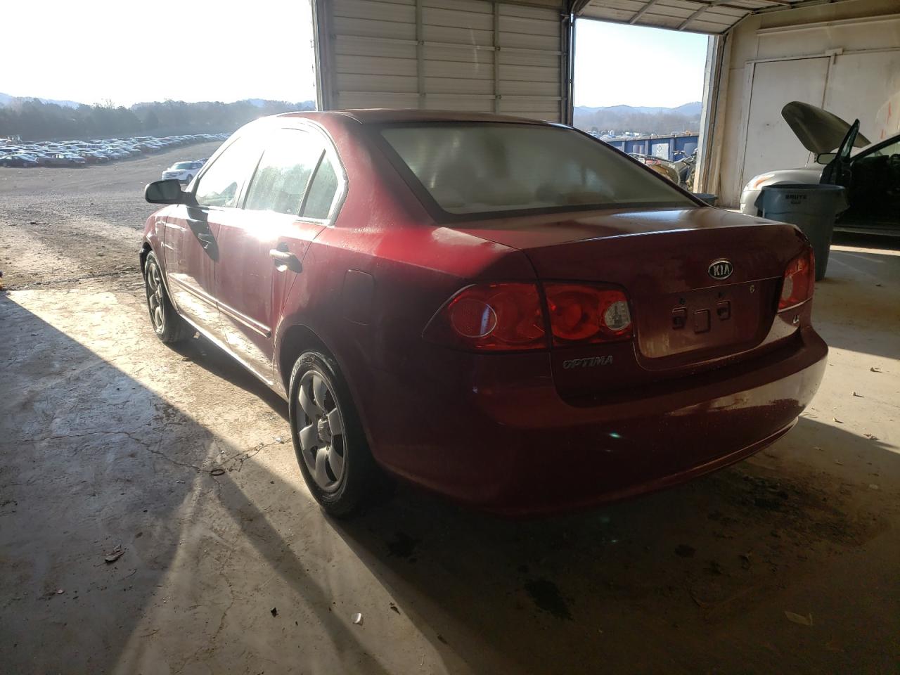 Photo 3 from auction – 2006 KIA OPTIMA LX with VIN KNAGE123165054588
