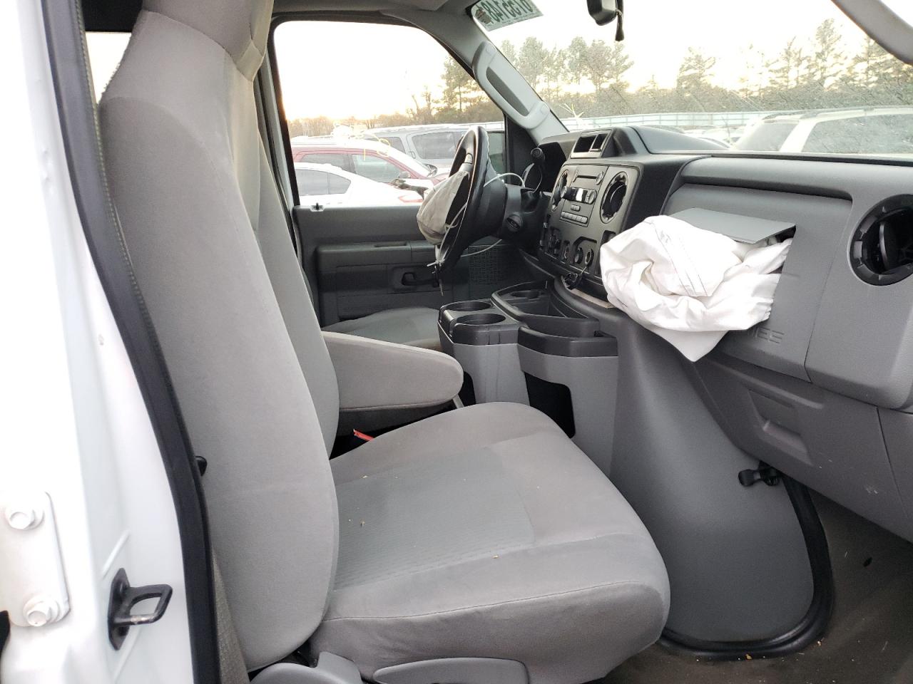 Photo 5 from auction – 2012 FORD ECONOLINE with VIN 1FBNE3BL9CDA89858