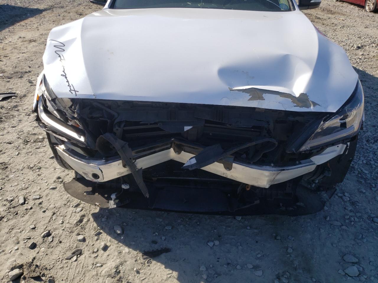 Photo 9 from auction – 2016 HYUNDAI GENESIS with VIN KMHGN4JE0GU137889