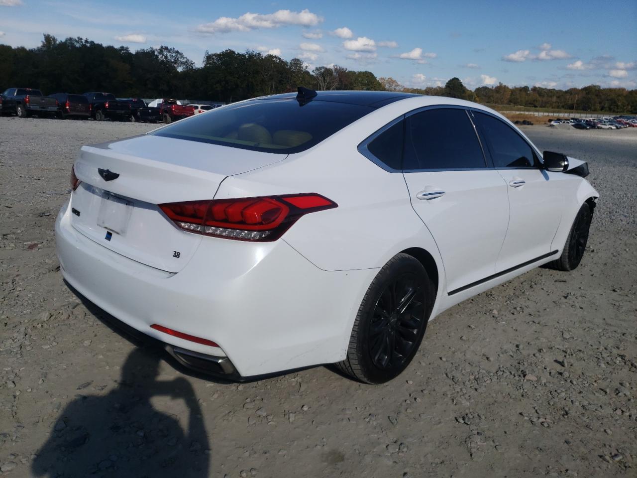 Photo 4 from auction – 2016 HYUNDAI GENESIS with VIN KMHGN4JE0GU137889