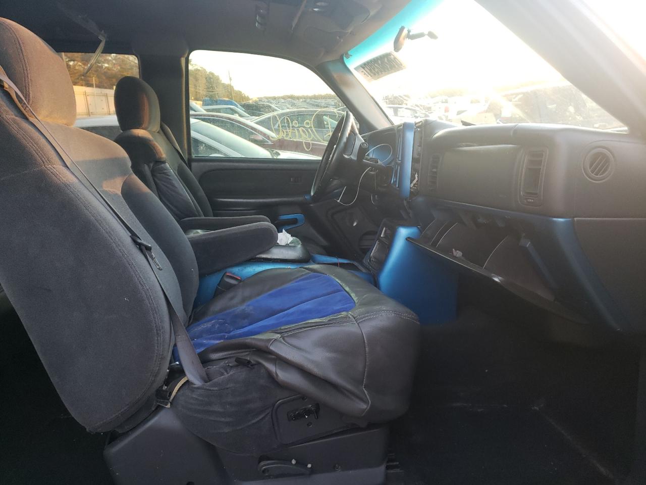 Photo 5 from auction – 2001 CHEVROLET SILVERADO with VIN 2GCEC19T911130820