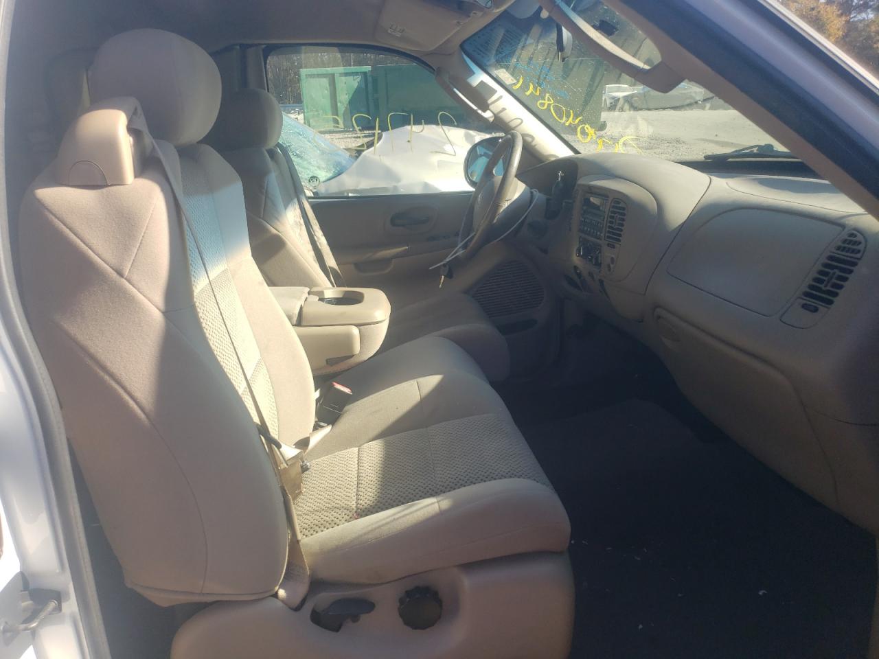 Photo 5 from auction – 2002 FORD F150 with VIN 2FTRX07W32CA85635