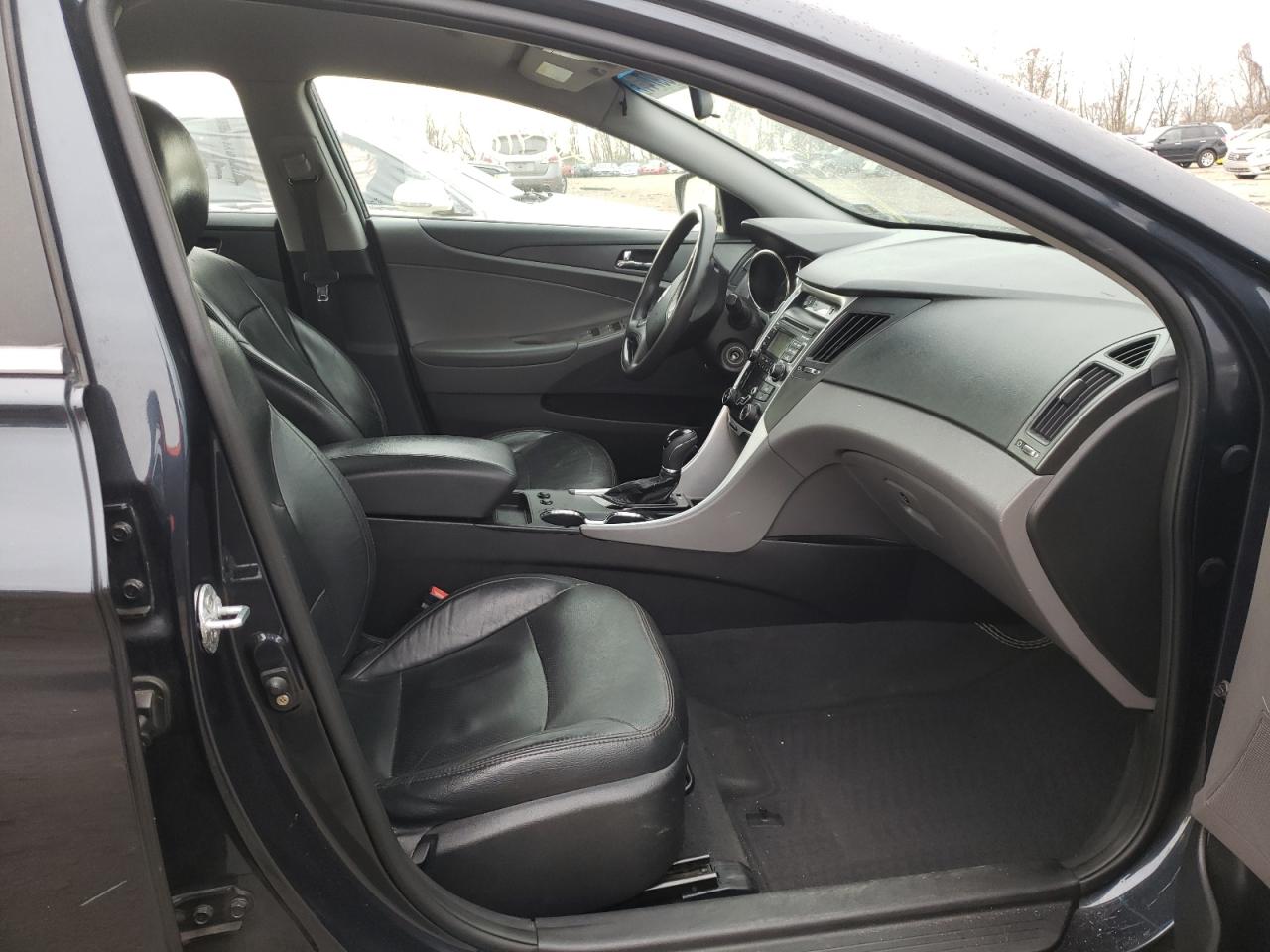 Photo 5 from auction – 2011 HYUNDAI SONATA GLS with VIN 5NPEB4AC4BH245437