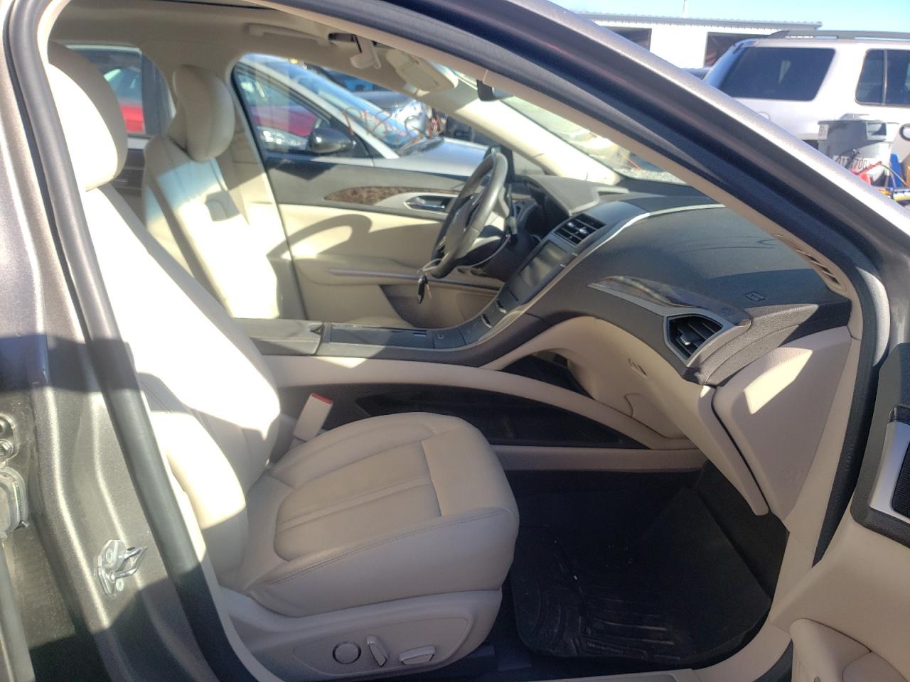 Photo 5 from auction – 2016 LINCOLN MKZ with VIN 3LN6L2JKXGR628196