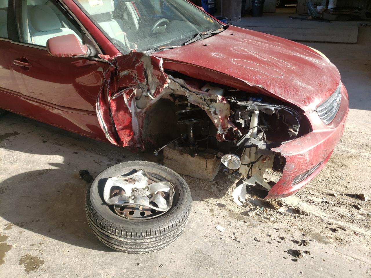 Photo 9 from auction – 2006 KIA OPTIMA LX with VIN KNAGE123165054588