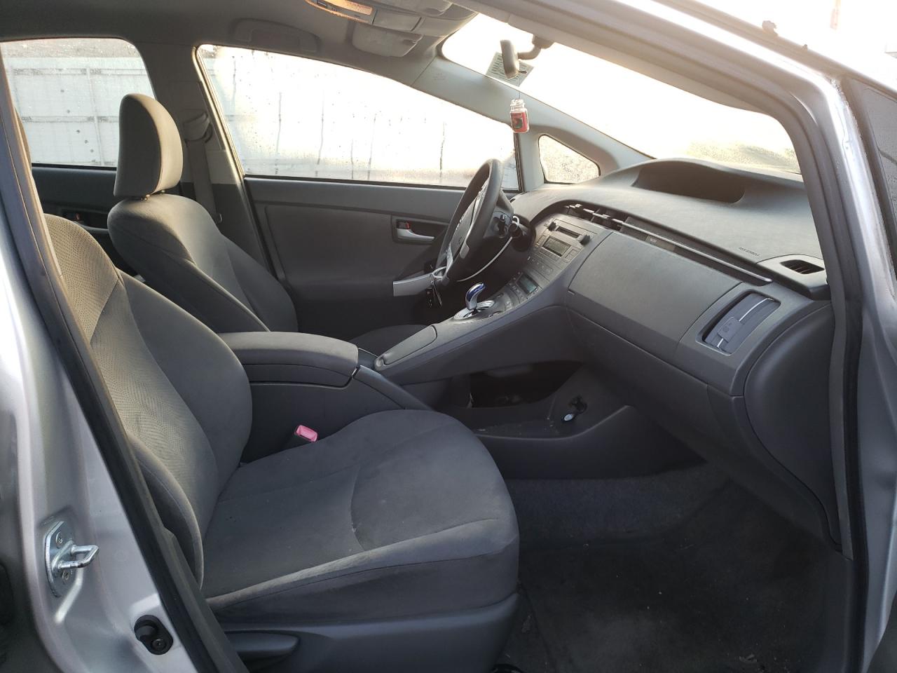 Photo 5 from auction – 2010 TOYOTA PRIUS with VIN JTDKN3DU2A5011174