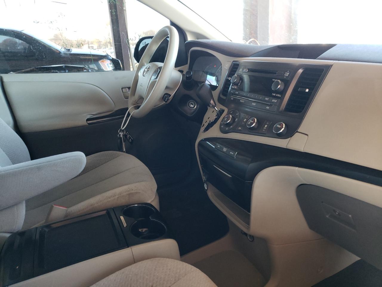 Photo 9 from auction – 2011 TOYOTA SIENNA LE with VIN 5TDKK3DC9BS004279