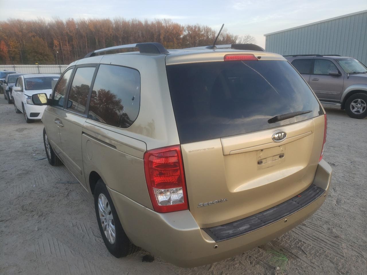 Photo 3 from auction – 2011 KIA SEDONA LX with VIN KNDMG4C78B6368228