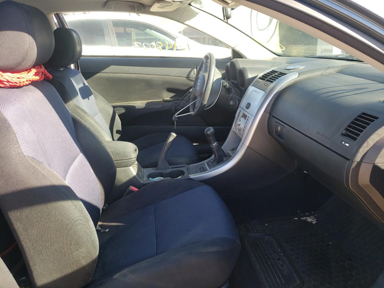 Photo 5 from auction – 2005 TOYOTA SCION TC with VIN JTKDE177550045270