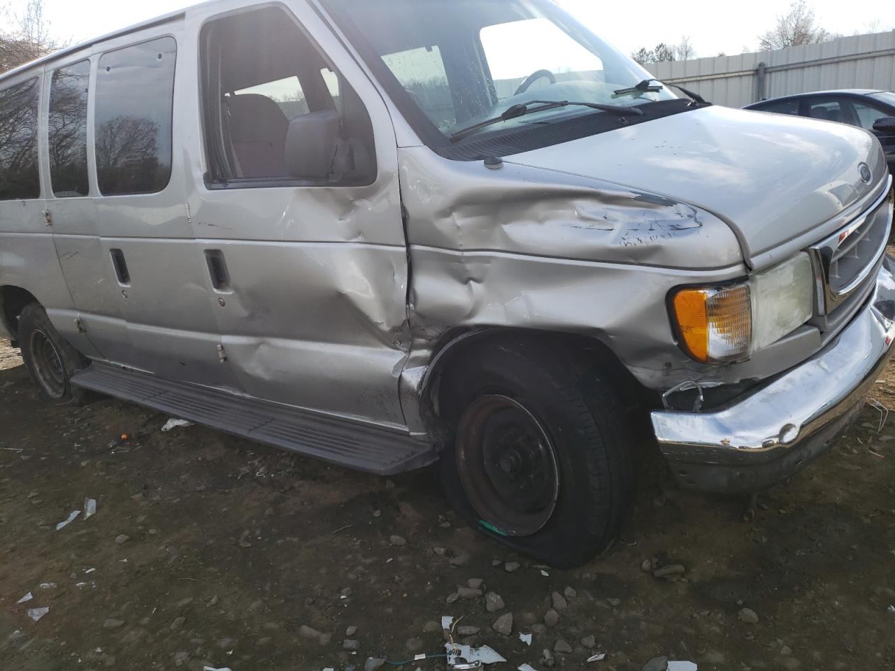 Photo 9 from auction – 2002 FORD ECONOLINE with VIN 1FBSS31L22HB33722