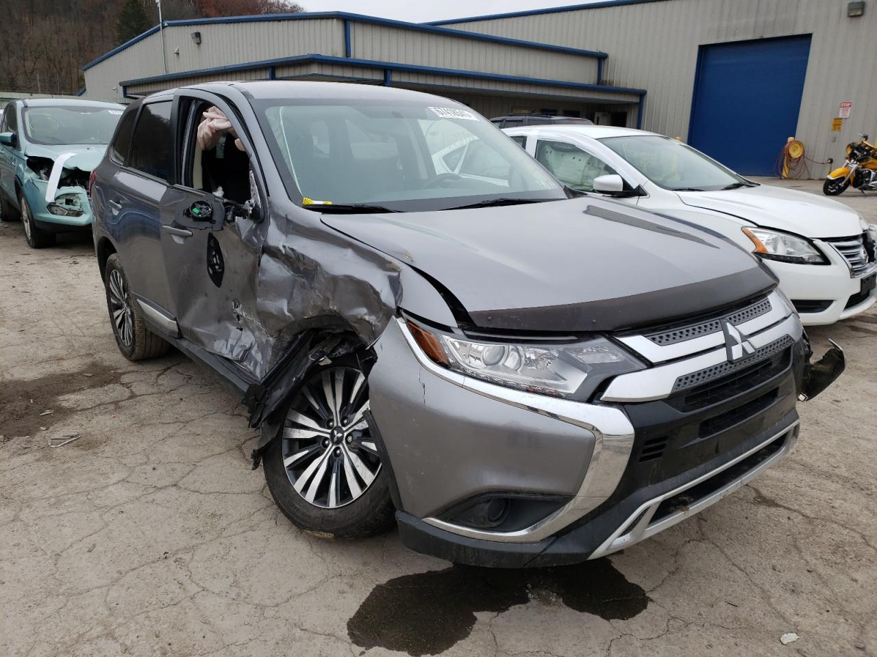 MITSUBISHI OUTLANDER 2019 with VIN JA4AZ3A31KJ000858 - Photo from auction